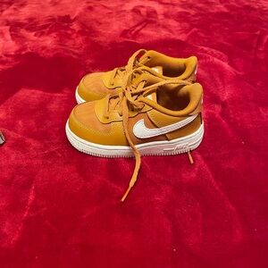 Nike toddler tan air force 1 Sneakers suze 8c